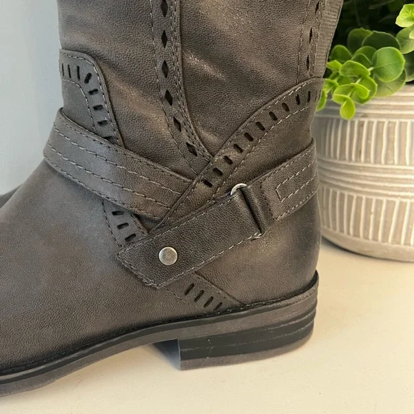 BARETRAPS Gray Knee-High Boots - Picture 4 of 9